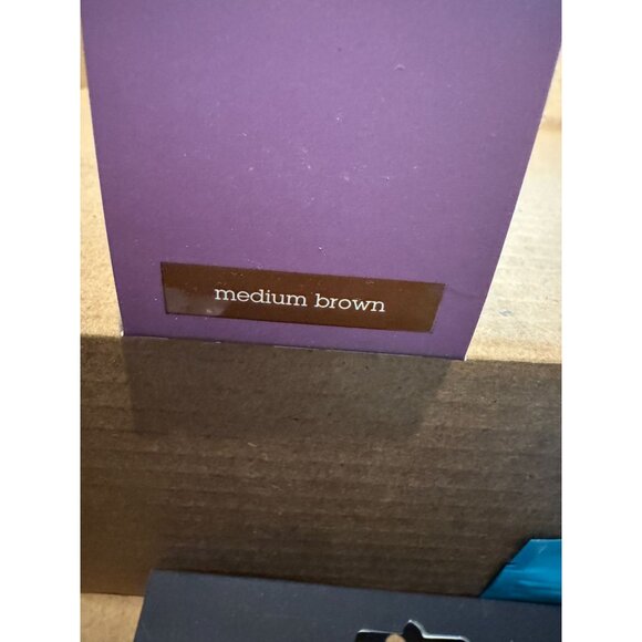 Style Edit Root Touch up, to Cover up Roots and Grays, Medium Brown Hair Color - Picture 5 of 6